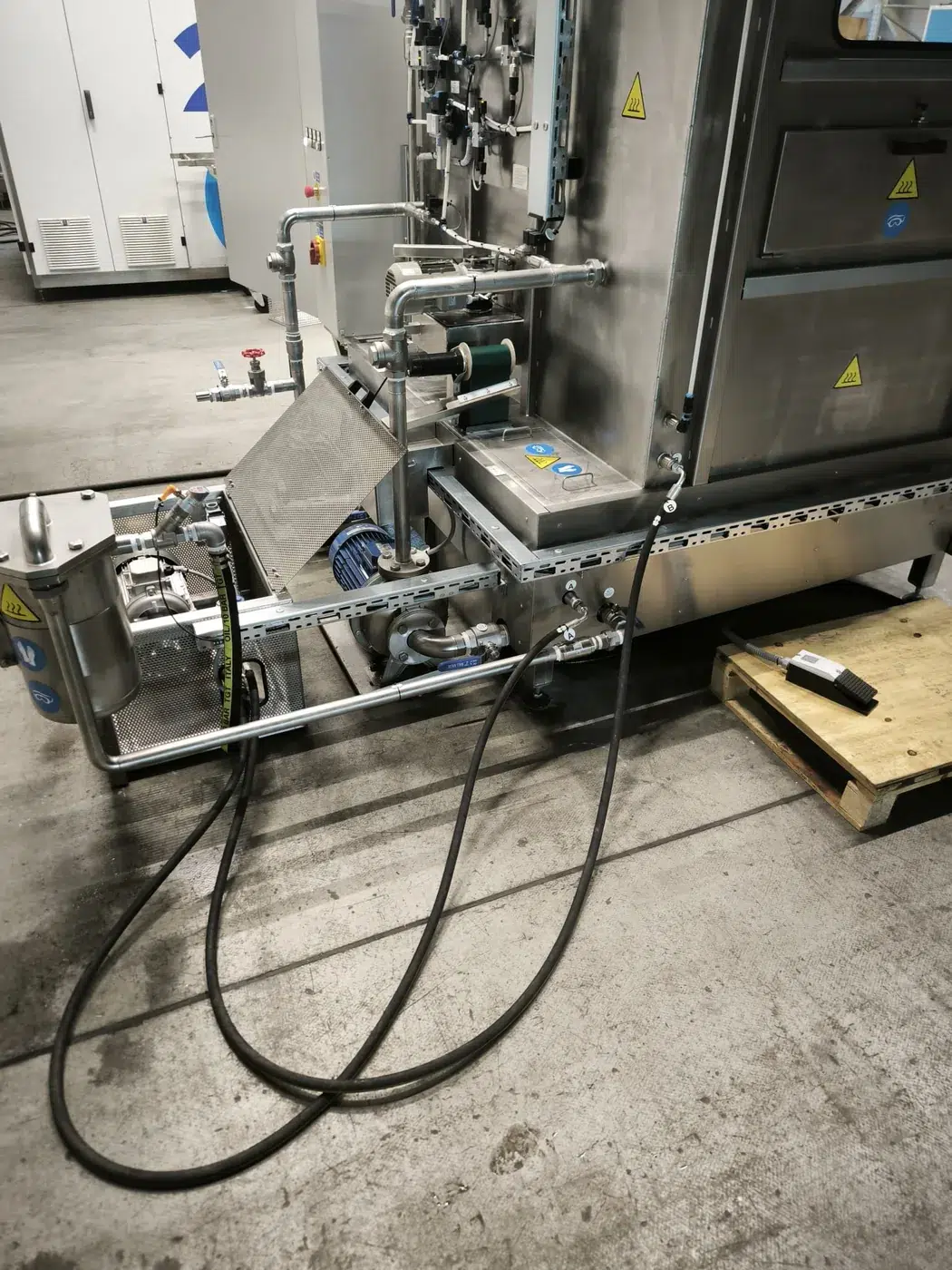 Pumpen, Rohrleitungen und Rücklauf an der gelieferten Reinigungsanlage